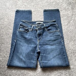 Levi’s Mid-rise Skinny jeans